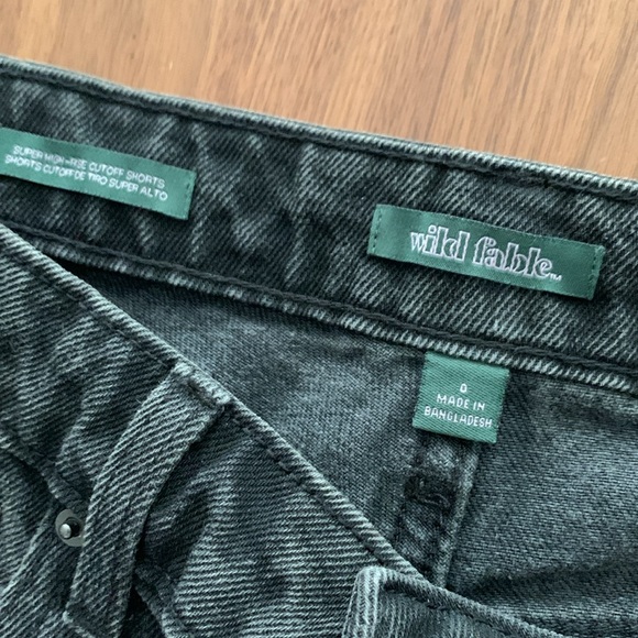 WILD FABLE SUPER HIGH RISE CUT OFF DENIM SHORTS BLACK WASH - Picture 5 of 7